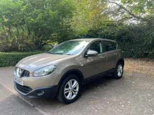 2012 Nissan Qashqai 1.6 Acenta 2WD Euro 5 (s/s) 5dr in Beige — image 3