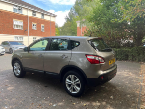 2012 Nissan Qashqai 1.6 Acenta 2WD Euro 5 (s/s) 5dr in Beige — image 4