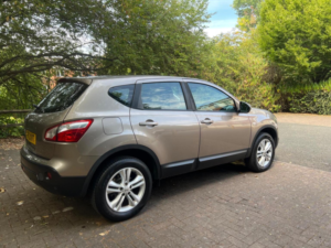 2012 Nissan Qashqai 1.6 Acenta 2WD Euro 5 (s/s) 5dr in Beige — image 6