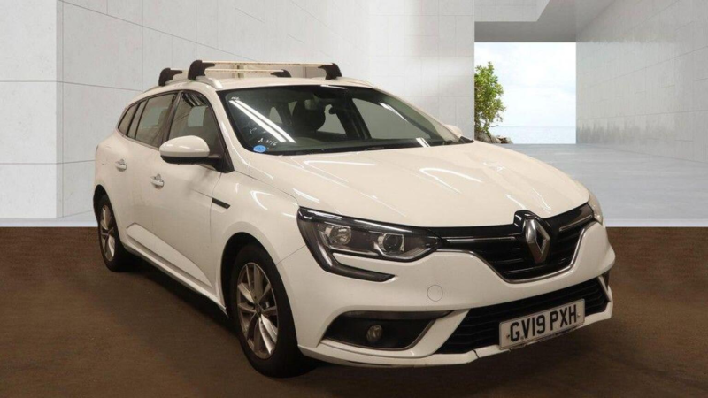 2019 Renault Megane 1.5 Blue Dci Play Sport Tourer Edc Euro 6 (s/s) 5dr in White — image 1