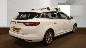 2019 Renault Megane 1.5 Blue Dci Play Sport Tourer Edc Euro 6 (s/s) 5dr in White — image 2