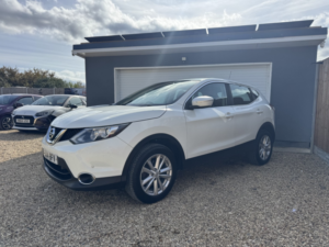 2014 Nissan Qashqai 1.2 Dig-T Acenta in White — image 3