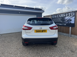 2014 Nissan Qashqai 1.2 Dig-T Acenta in White — image 5