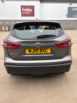2019 Nissan Qashqai 1.5 Dci Acenta Premium SUV 5dr Diesel Manual Euro 6 (s/s) (115 Ps) in Grey — image 4