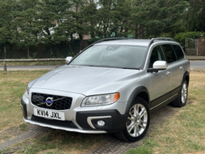 2014 Volvo Xc70 2.4 D5 Se Lux in Silver — image 2
