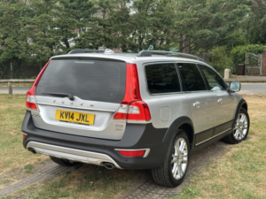2014 Volvo Xc70 2.4 D5 Se Lux in Silver — image 4