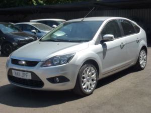2011 Ford Focus 1.6 Zetec Hatchback 5dr Petrol Manual (159 G/km, 99 Bhp) in Silver — image 2