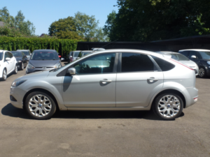 2011 Ford Focus 1.6 Zetec Hatchback 5dr Petrol Manual (159 G/km, 99 Bhp) in Silver — image 3