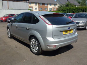 2011 Ford Focus 1.6 Zetec Hatchback 5dr Petrol Manual (159 G/km, 99 Bhp) in Silver — image 4
