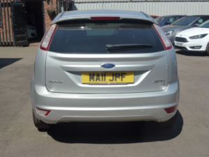 2011 Ford Focus 1.6 Zetec Hatchback 5dr Petrol Manual (159 G/km, 99 Bhp) in Silver — image 5