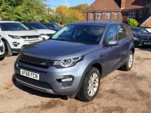 2018 Land Rover Discovery Sport Td4 Se Tech in Blue — image 2