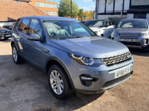 2018 Land Rover Discovery Sport Td4 Se Tech in Blue — image 5