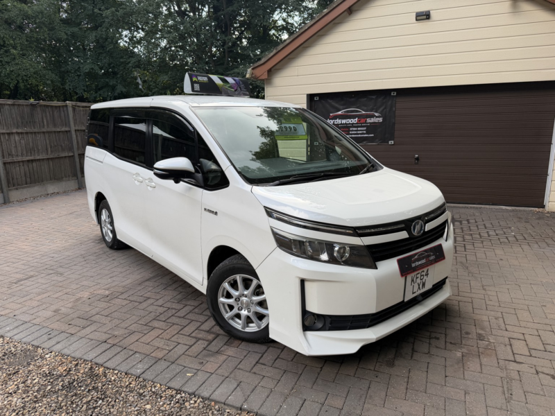 2014 Toyota Voxy 1.8 Hybrid Synergy Drive Auto 7 Seater in White — image 1