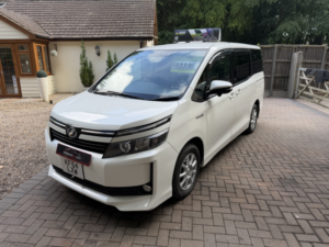 2014 Toyota Voxy 1.8 Hybrid Synergy Drive Auto 7 Seater in White — image 3