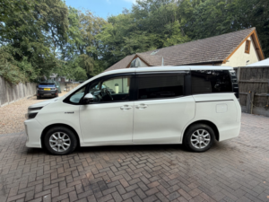 2014 Toyota Voxy 1.8 Hybrid Synergy Drive Auto 7 Seater in White — image 4