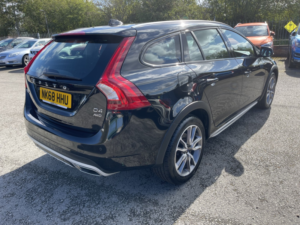 2018 Volvo V60 Cross Country 2.4 Cross Country Lux Nav D4 AWD in Black — image 4