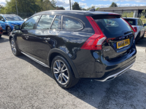 2018 Volvo V60 Cross Country 2.4 Cross Country Lux Nav D4 AWD in Black — image 5