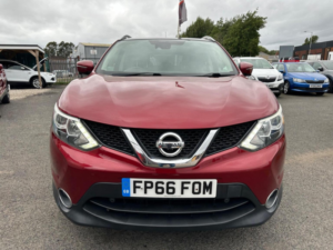 2016 Nissan Qashqai 1.5 Dci N-Connecta 2WD Euro 6 (s/s) 5dr in Red — image 2