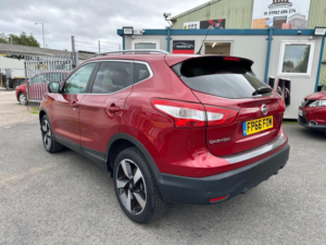 2016 Nissan Qashqai 1.5 Dci N-Connecta 2WD Euro 6 (s/s) 5dr in Red — image 4