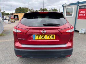 2016 Nissan Qashqai 1.5 Dci N-Connecta 2WD Euro 6 (s/s) 5dr in Red — image 6