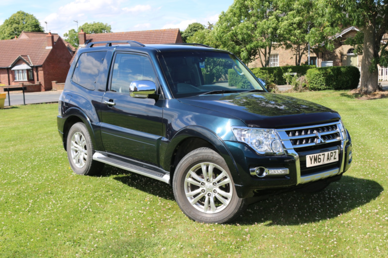 2017 Mitsubishi Shogun 3.2 Di-Dc Warrior in Green — image 1