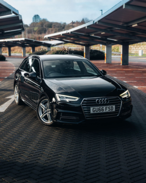 2016 Audi A4 Avant 2.0 Tdi Ultra S Line Estate 5dr Diesel S Tronic Euro 6 (s/s) (190 Ps) in Black — image 2