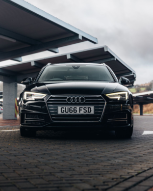 2016 Audi A4 Avant 2.0 Tdi Ultra S Line Estate 5dr Diesel S Tronic Euro 6 (s/s) (190 Ps) in Black — image 4