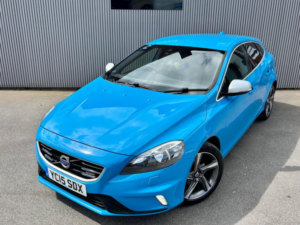 2015 Volvo V40 1.6 D2 R-Design Nav Euro 5 (s/s) 5dr in Blue — image 2