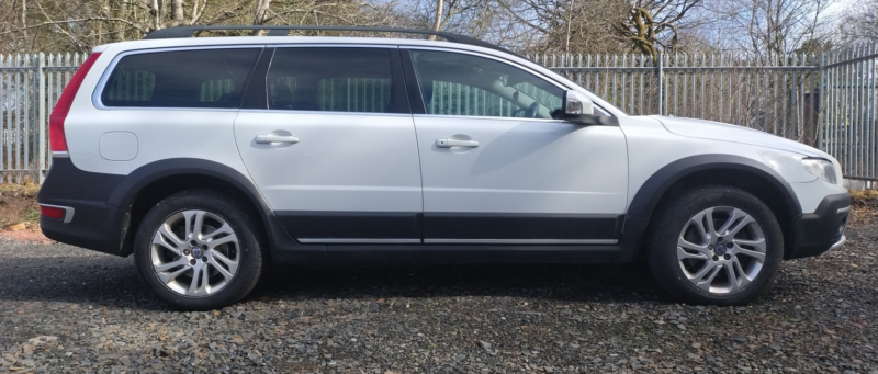 2015 Volvo Xc70 Estate (2013 - 2016) in White — image 1
