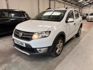 2015 Dacia Sandero Stepway 1.5 Stepway Laureate Dci 90 in White — image 3