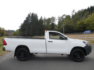 2020 Toyota Hilux 2.4 D-4d Active Narrow Body Pickup 2dr Diesel Manual 4WD Euro 6 (150 Ps) in White — image 2