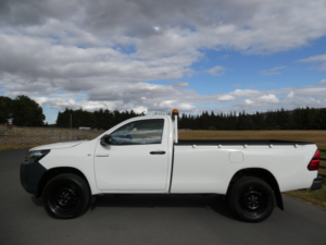 2020 Toyota Hilux 2.4 D-4d Active Narrow Body Pickup 2dr Diesel Manual 4WD Euro 6 (150 Ps) in White — image 6