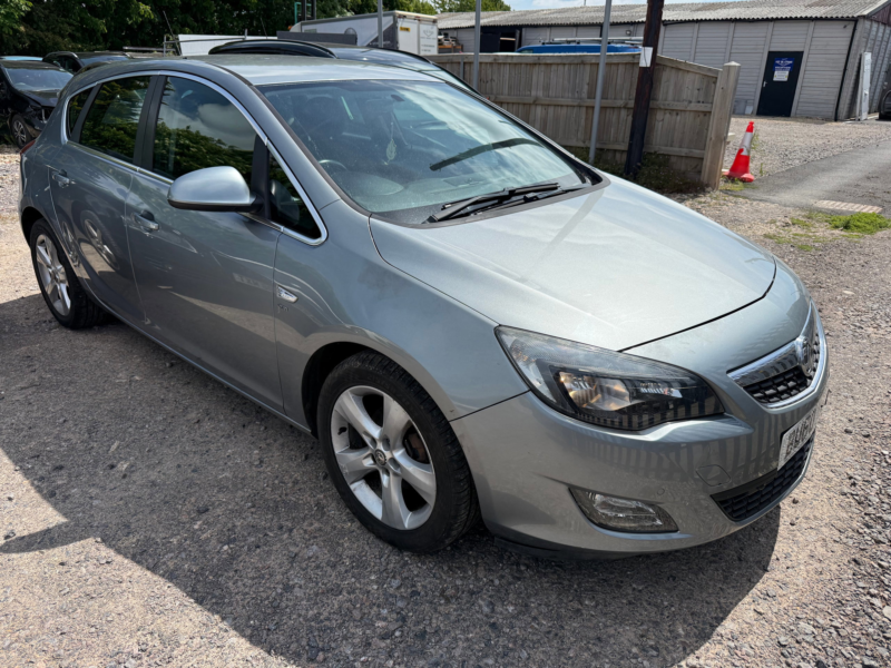 2010 Vauxhall Astra 1.6 16v Sri Hatchback 5dr Petrol Auto Euro 5 (115 Ps) in Silver — image 1