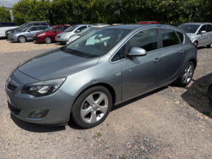 2010 Vauxhall Astra 1.6 16v Sri Hatchback 5dr Petrol Auto Euro 5 (115 Ps) in Silver — image 2