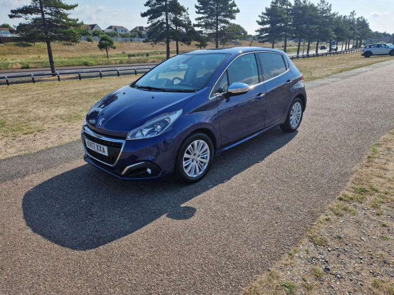 2017 Peugeot 208 1.2 Puretech Allure in Blue — image 1