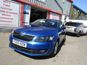 2015 Skoda Octavia 2.0 Tdi Se L in Blue — image 3