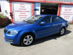 2015 Skoda Octavia 2.0 Tdi Se L in Blue — image 4