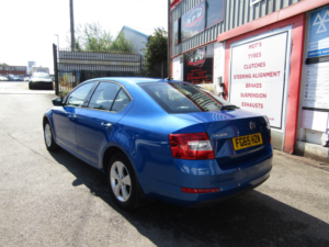 2015 Skoda Octavia 2.0 Tdi Se L in Blue — image 6