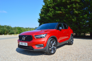 2019 Volvo Xc40 2.0 R-Design Pro T4 in Red — image 2