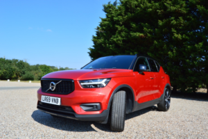 2019 Volvo Xc40 2.0 R-Design Pro T4 in Red — image 4