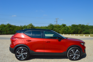 2019 Volvo Xc40 2.0 R-Design Pro T4 in Red — image 6