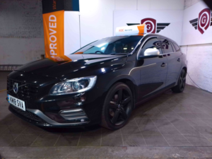 2018 Volvo V60 2.0 R-Design Lux Nav D4 in Black — image 4