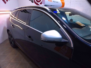 2018 Volvo V60 2.0 R-Design Lux Nav D4 in Black — image 6