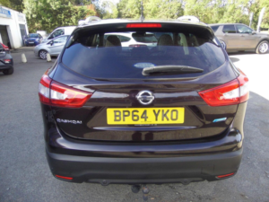2015 Nissan Qashqai 1.5 Dci Tekna 2WD Euro 5 (s/s) 5dr in Black — image 5