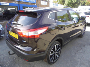 2015 Nissan Qashqai 1.5 Dci Tekna 2WD Euro 5 (s/s) 5dr in Black — image 6