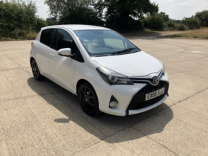 2016 Toyota Yaris 1.3 Dual Vvt-I Design in White — image 2
