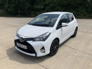 2016 Toyota Yaris 1.3 Dual Vvt-I Design in White — image 6