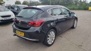 2015 Vauxhall Astra 2.0 Cdti Ecoflex Elite in Black — image 2
