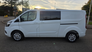 2022 Ford Transit Custom 2.0 Transit Custom Limited Dciv 320 L2 2.0l Ecoblue 130ps Fwd 6 Speed Automatic in White — image 4