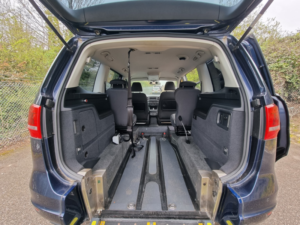 2013 Volkswagen Sharan 2.0 Tdi Bluemotion Tech Se in Blue — image 2